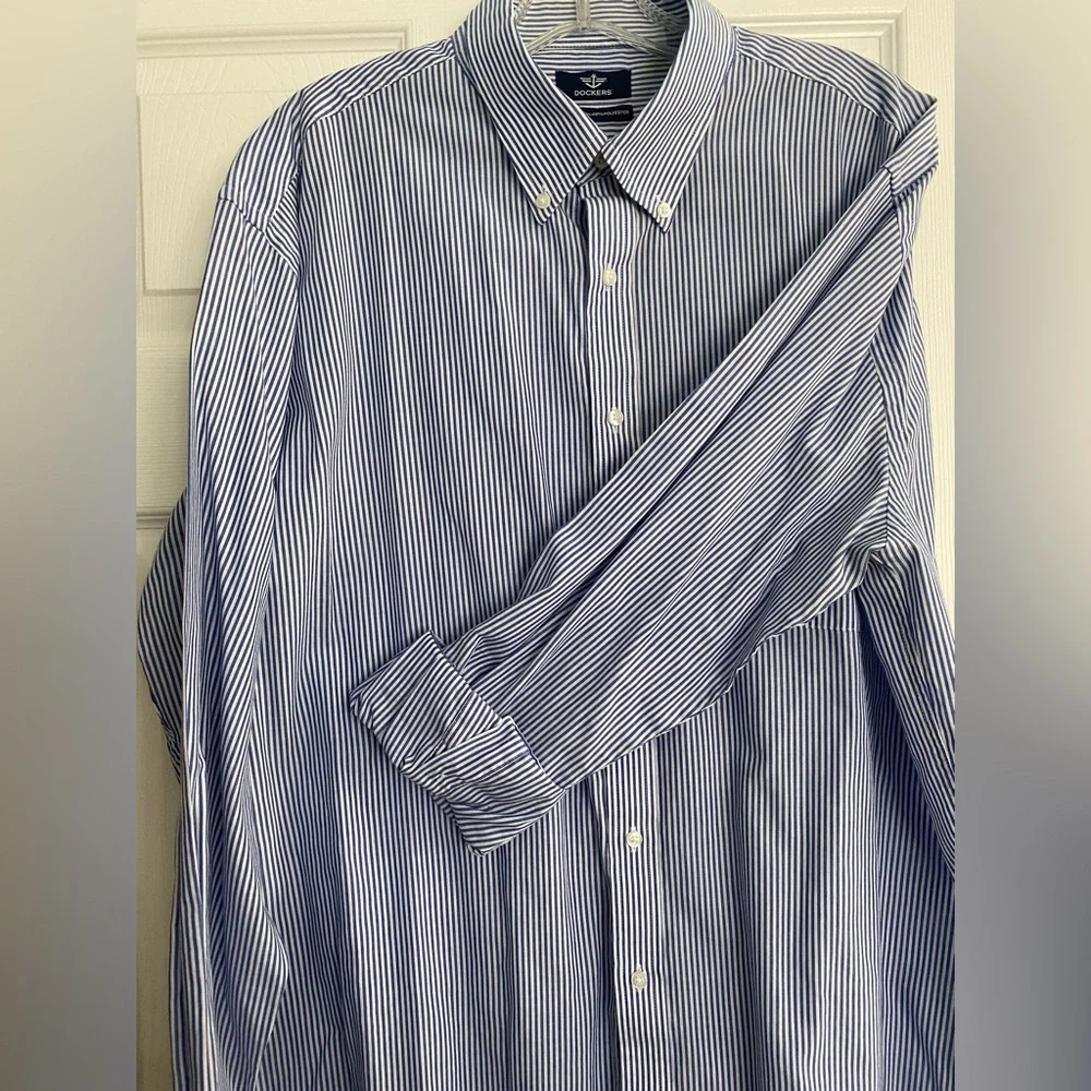 Dockers Men’s Button Down Shirt Blue White Striped Long Sleeve Men’s Size XL - Picture 2 of 7